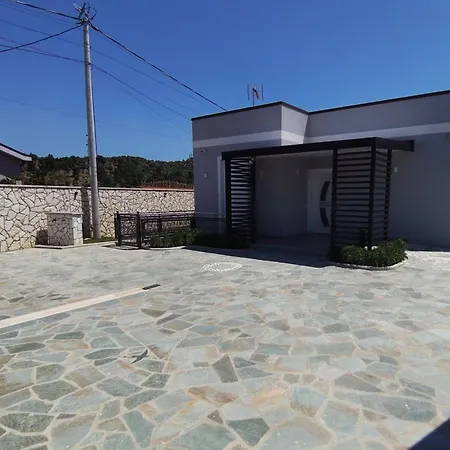 Villa Timi - Modern With Private Pool Near Tirana