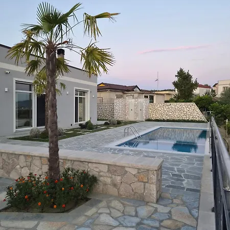 Villa Timi - Modern With Private Pool Near Tirana